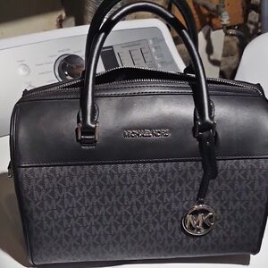 Michael Kors Black Signature Womans Hand Bag